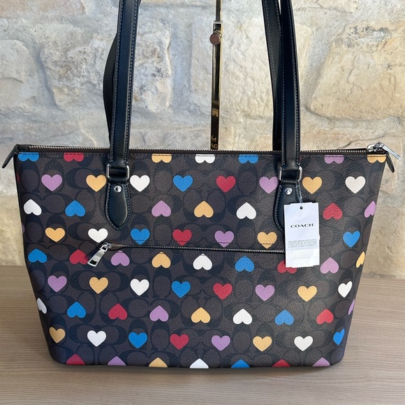 Coach - Picture 14 of 16